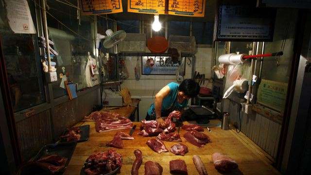 China Arrests Smugglers Selling Frozen Meat From The '70s